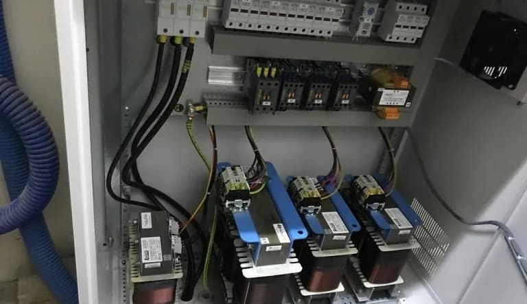 Energia bierna pojemnościowa i indukcyjna - czym jest i jak obliczyć?