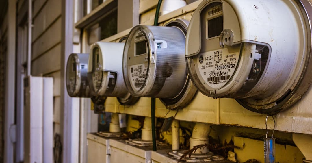 Ile zapłacisz za 1 kWh prądu? Sprawdź aktualne ceny energii elektrycznej