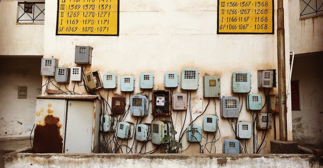 Ile kosztuje 1 kWh prądu? Sprawdź aktualne ceny energii elektrycznej PGE, Enea, Tauron, Energa