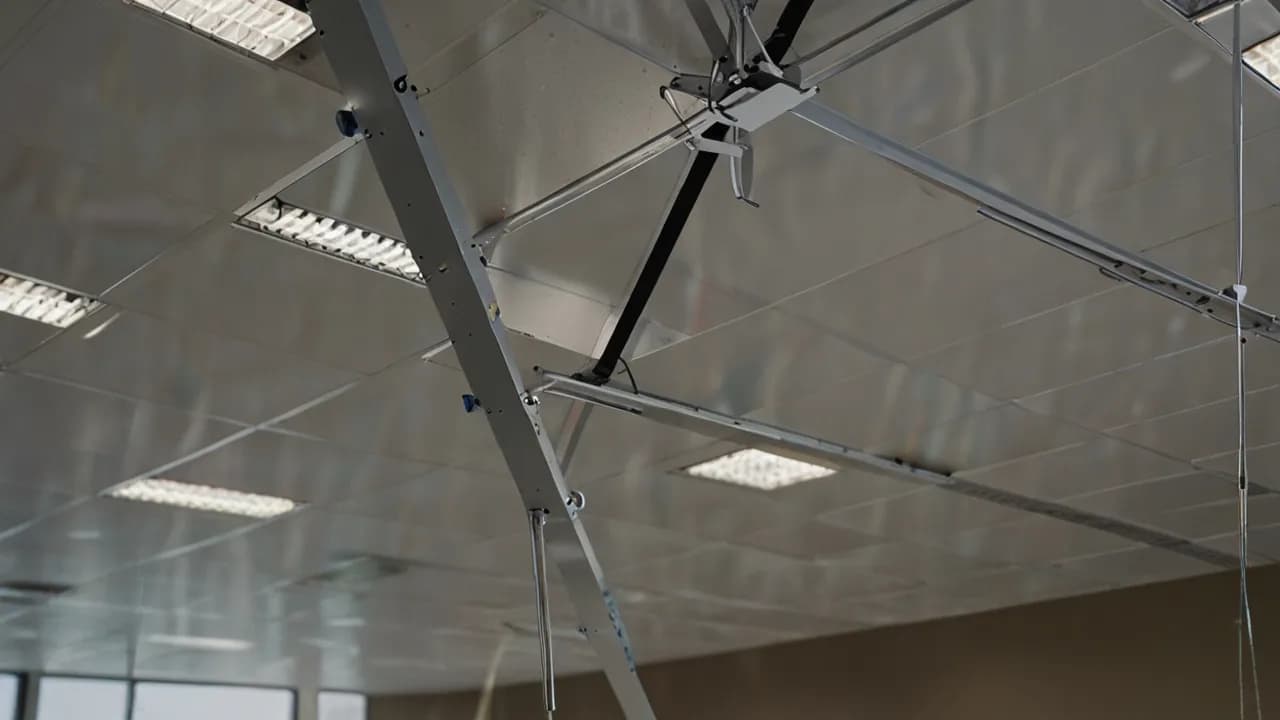 Sufit podwieszany Armstrong: Montaż, zalety i porady